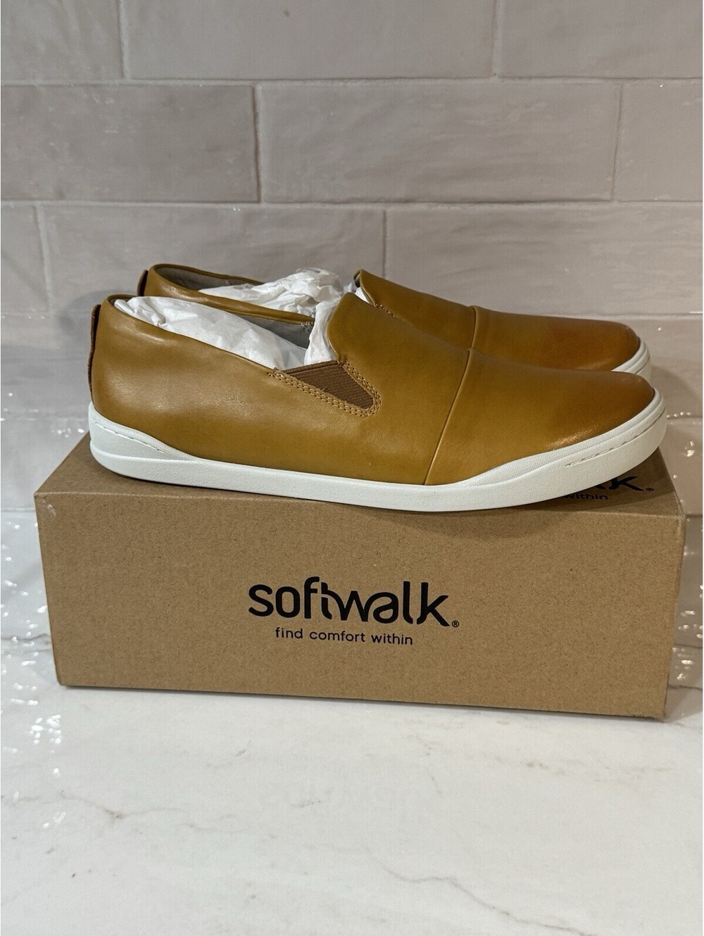 SoftWalk Alexandria Yellow Mustard Womens Leather Lifestyle Sneakers Shoes 9